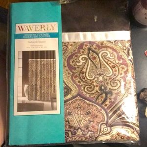 Very pretty Waverly Paddock Shawl Shower Curtain New in Package